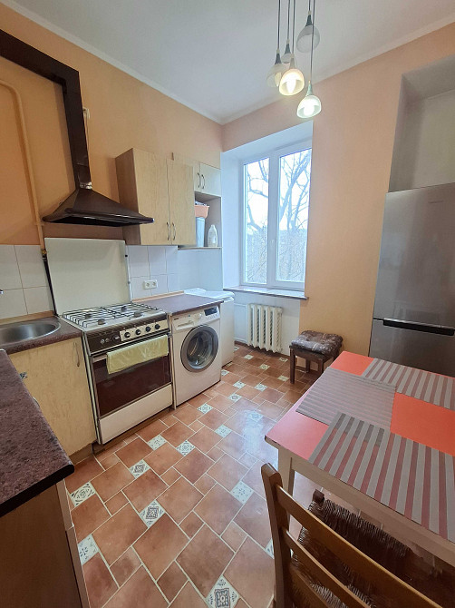 2К Грушевського 28/2 Урядовий Квартал  Маріїнський парк  М Арсенальна Киев - изображение 1