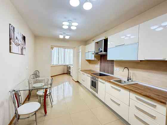 Позняки, вул. Анни Ахматової 31 Київ