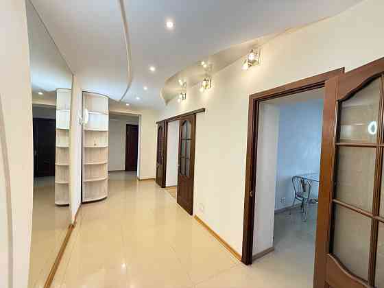 Позняки, вул. Анни Ахматової 31 Київ