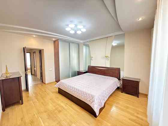 Позняки, вул. Анни Ахматової 31 Київ