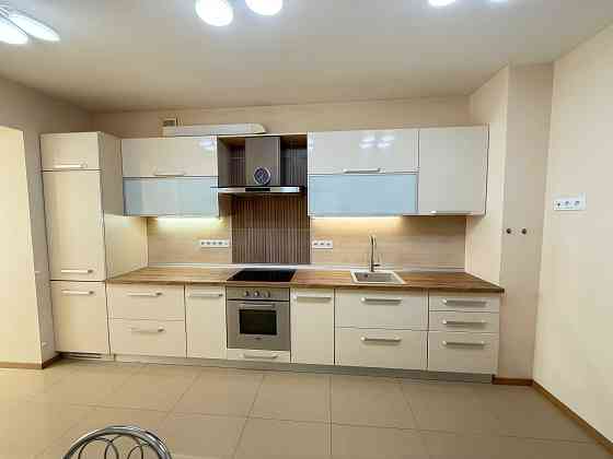 Позняки, вул. Анни Ахматової 31 Київ