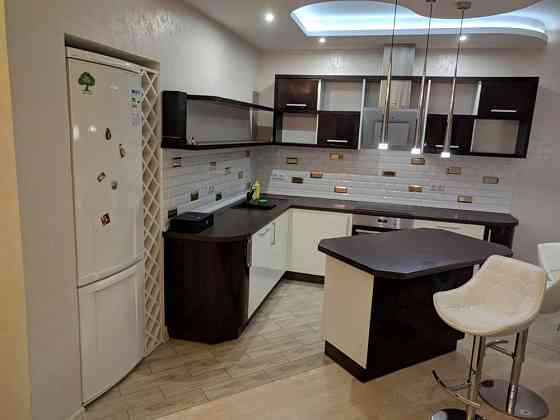 Оренда 2 к кв Ахматової 34 низький поверх Позняки Осокорки Рівер Молл Киев