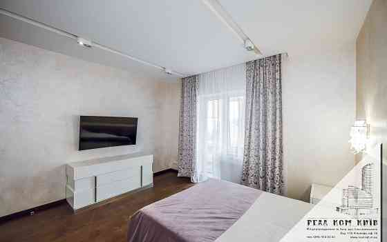 Чарівна 2к. кв. по вулиці Єфремова 8-А метро Академмістечко 1 хв пішки Київ