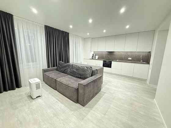 Продам 2 к квартиру з терасою в клубному будинку м Лівобережна Киев