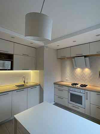 Оренда сучасної 3-х кімнатної квартири. Оболонь Приозерна 10г Киев