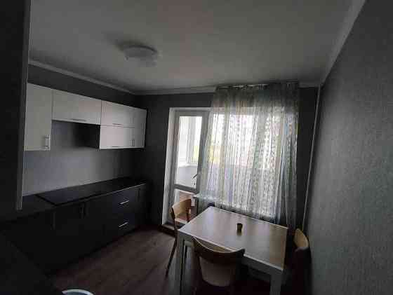 Здам  2 кімнатну квартиру . Метро Лівобережна. Киев