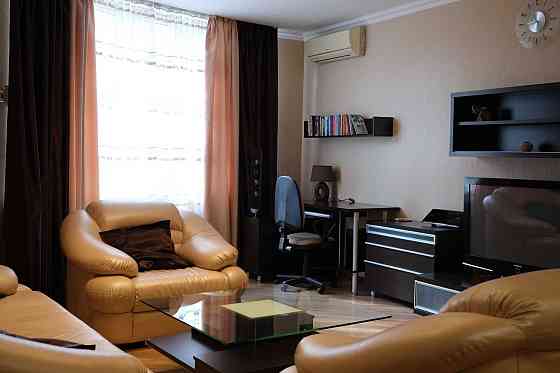 Урлівська 11/44. Дарницький р-он. Київ. Оренда  3х кімнатної квартири Киев