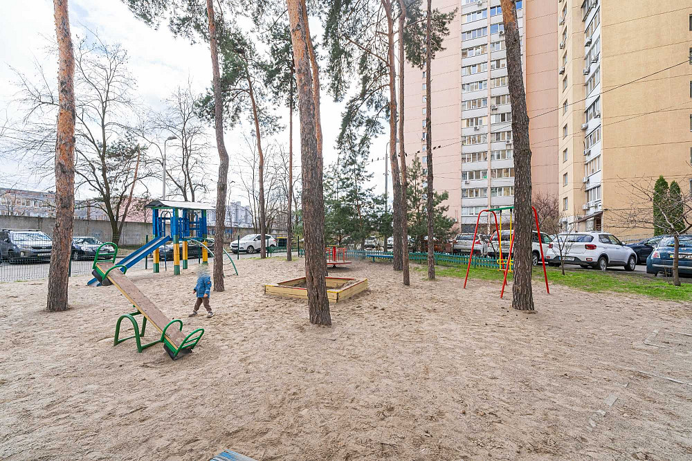 Продам 2 кім., Дарницький бульвар 10а, метро Дарниця,  парк Перемога! Киев - изображение 2