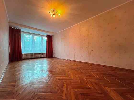 2 кімнатна квартира. Цегляний будинок. Поруч метро і 2 парки Киев