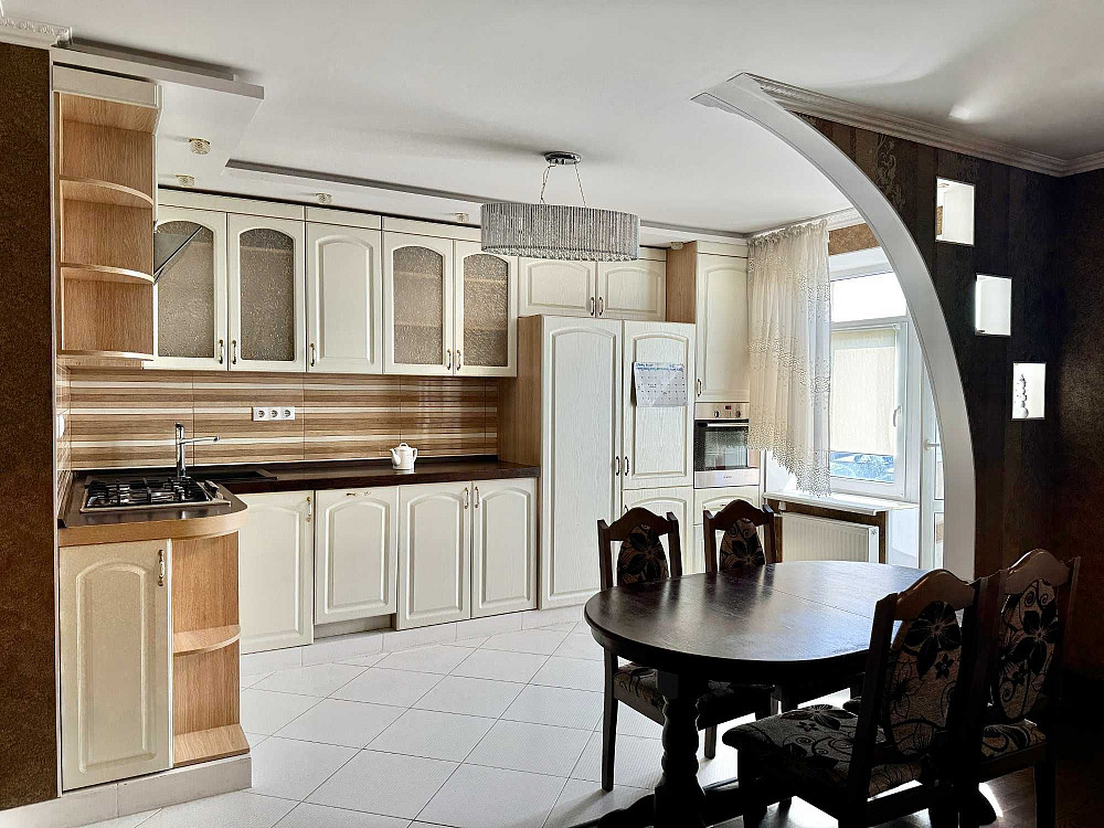 Велика дворівнева квартира з ремонтом в Бучі, мінімальне оформлення Буча - изображение 1