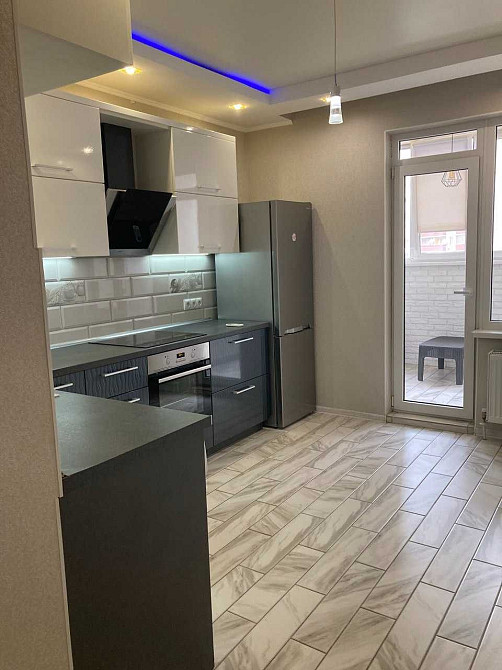 Нова простора квартира з ремонтом на Таірова Лиманка - изображение 1