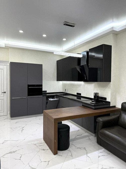 ЖК Рівер Стоун, 2-кімнатна, Осокорки, Рівер Мол, Трускавецька 4-Б. Київ - зображення 1