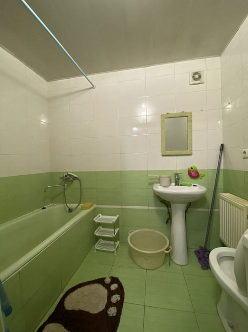 Простора 1-кімн. квартира в центрі міста, меблі, техніка Черновцы - изображение 1