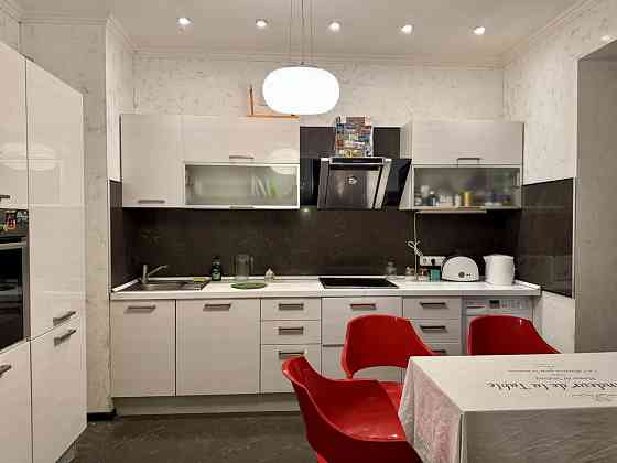 Оренда квартира, Галицька площа, Дмитрівська 46, 150 м2 4 к Київ