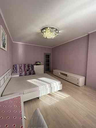 Оренда 1-к вул. Анни Ахматової 13 д, метро Позняки 10 хв пішки! Київ