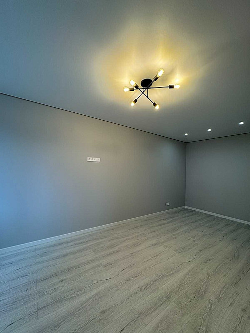 Продам 1 комн квартиру с  дорогим ремонтом  ЖК Мира -2 метро ХТЗ OA Харьков - изображение 2