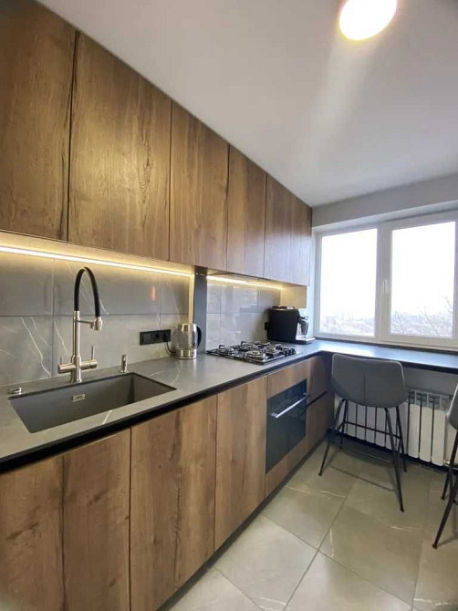 Продам 3к квартиру на Александра Поля низ Днепр - изображение 1