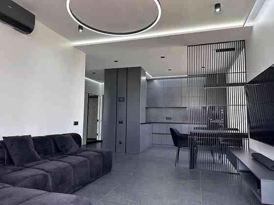 Липки , шикарна  видова на озеро квартира, кухня студіо Ивано-Франковск