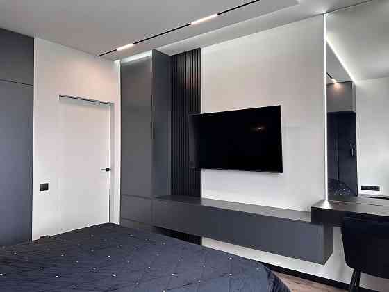 Липки , шикарна  видова на озеро квартира, кухня студіо Ивано-Франковск