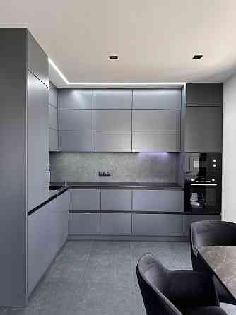 Липки , шикарна  видова на озеро квартира, кухня студіо Ивано-Франковск