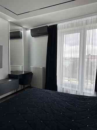 Липки , шикарна  видова на озеро квартира, кухня студіо Ивано-Франковск