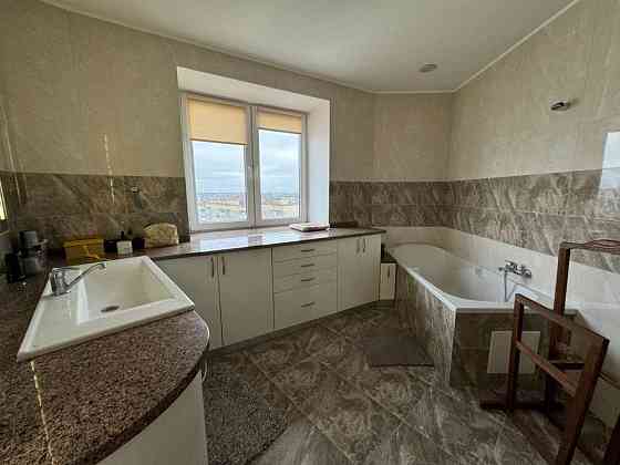 Продам простору 4-х кімнатну кварртиру, на Виговського Ровно