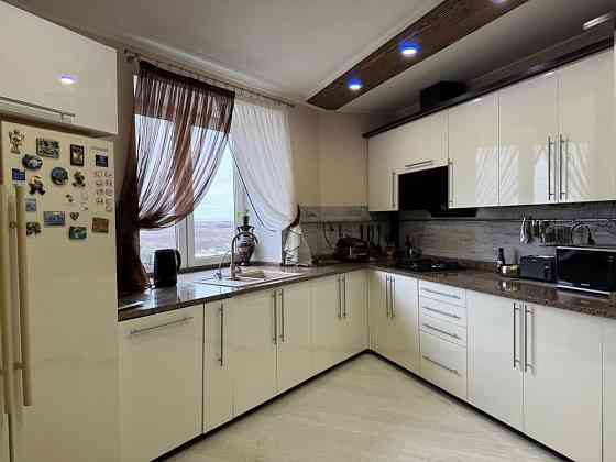 Продам простору 4-х кімнатну кварртиру, на Виговського Ровно