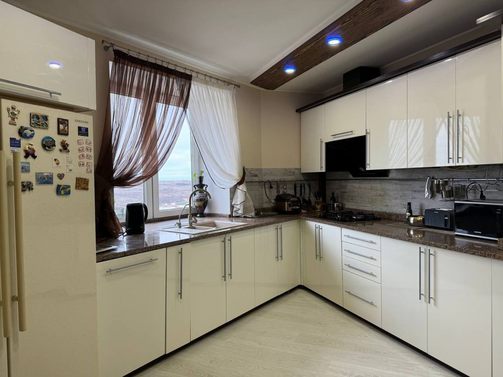 Продам простору 4-х кімнатну кварртиру, на Виговського Ровно - изображение 1