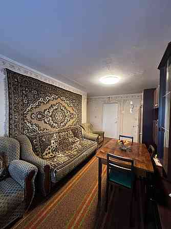 Трикімнатна з панорамними краєвидами: вигідна ціна і зручна локація! Надвірна