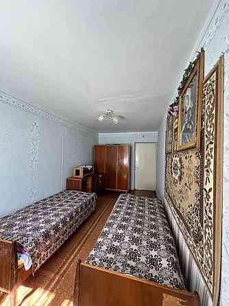 Трикімнатна з панорамними краєвидами: вигідна ціна і зручна локація! Надвірна