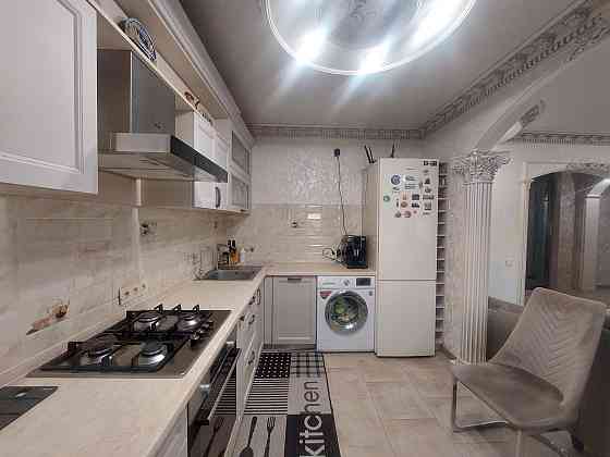 3- кімнатна квартира з євроремонтом в цегляному будинку Черкассы