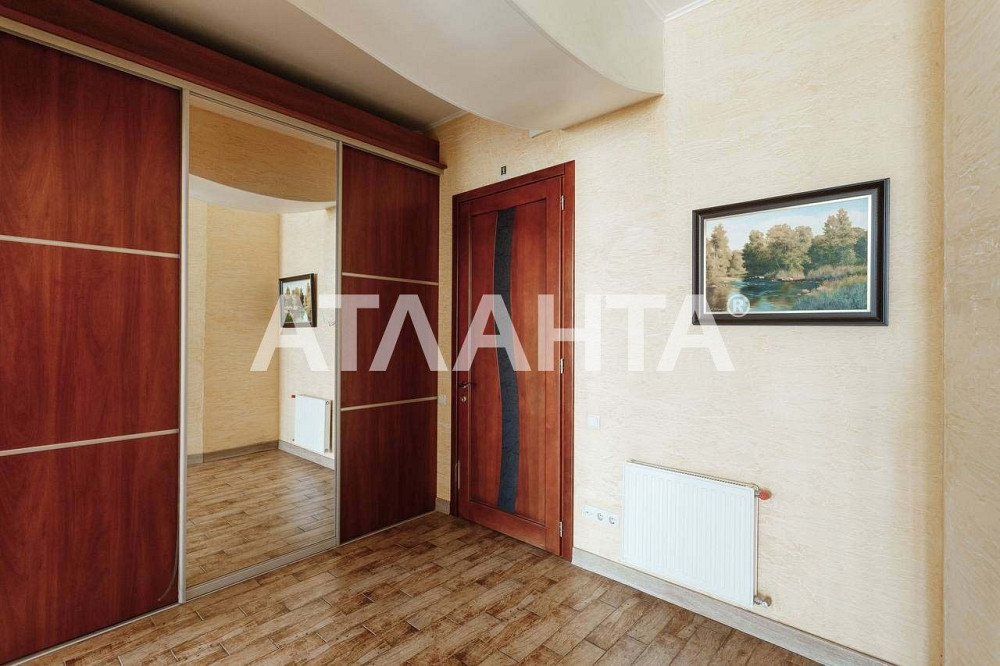 ЖК "Подкова" построен в 2010 году строительной компанией "Стикон".
В п Одеса - зображення 7