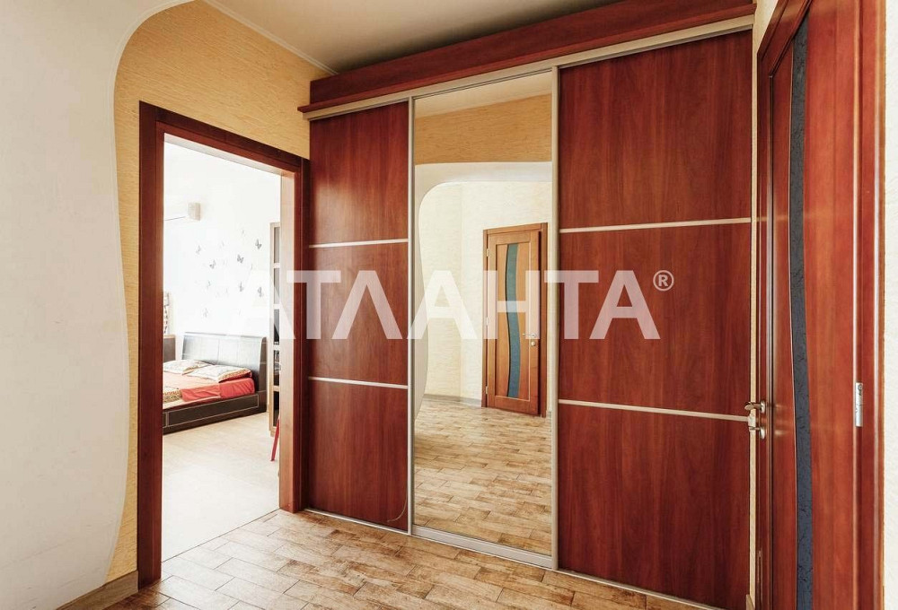 ЖК "Подкова" построен в 2010 году строительной компанией "Стикон".
В п Одеса - зображення 5