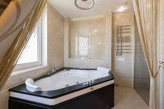 Дворівнева квартира в Голосіївському районі, пентхаус Киев