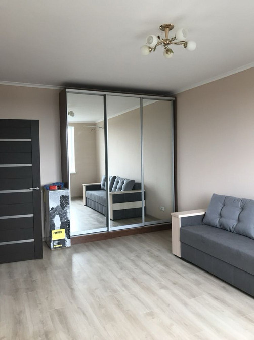 З ліжком і диваном! Квартира в Лісовому кварталі Бровари - зображення 1