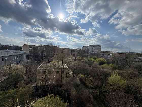 Продам 3 кімнатну квартиру на П. Кільцевій (верх) Чернівці