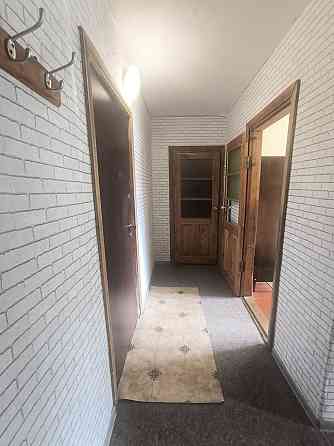 Продається двокімнатна квартира окремі кімн. поряд з алеєю Космонавтів Винница