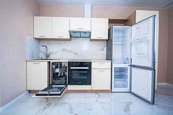 Продається 1 км.кв! Варшавскій 3!Всеволода Змієнка 34/21! Киев