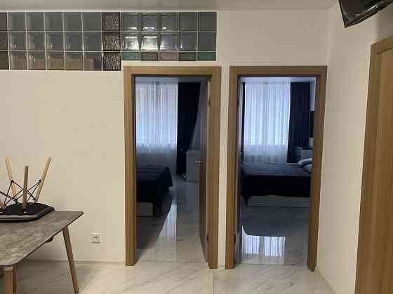 Здається двокімнатна квартира біля вокзалу , перша здача! Київ