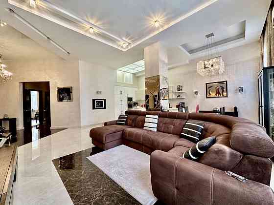 Аренда четырехкомнаьной квартиры в Одессе. Дерибасовская. Одесса