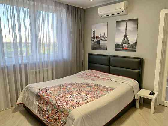 Оренда простороі  2-3 кімнатноі, 89м.кв. Кондратюка 5, м.Мінська Киев