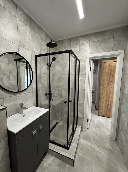 Квартира з новим ремонтом і меблями! Поруч ТРЦ Авенір Плаза Буча - изображение 1