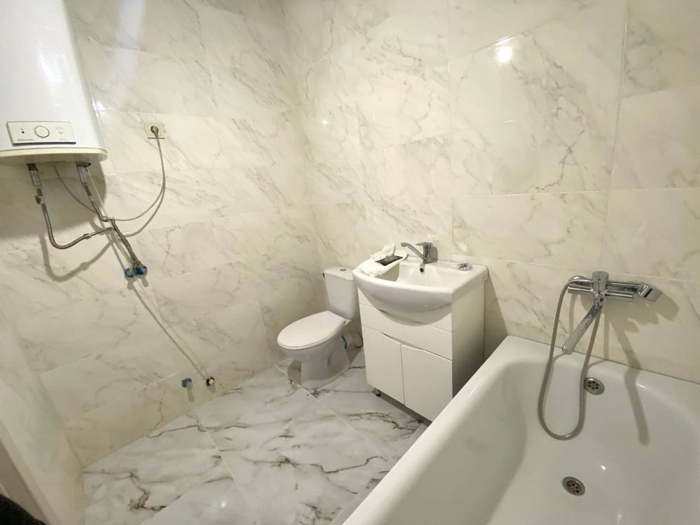 Продам велику квартиру - студію з ремонтом Гостомель - изображение 5