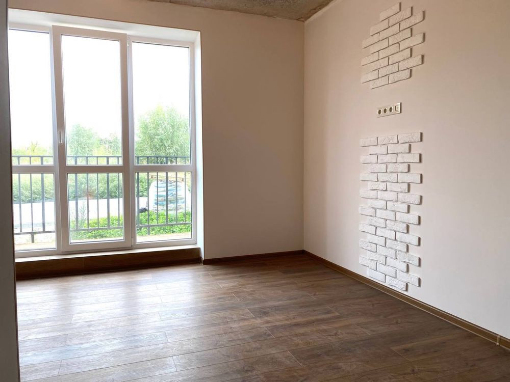 Продам велику квартиру - студію з ремонтом Гостомель - изображение 1