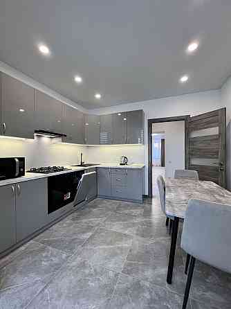 Стильна 3-кімнатна біля парку, повністю укомплектована Ивано-Франковск