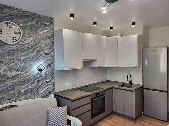 Продам квартиру в новом доме с евроремонтом и мебелью Ліски