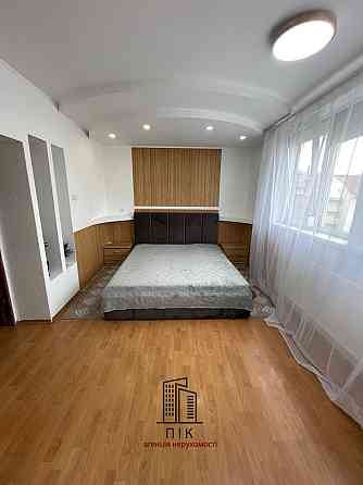 Простора 3-кімнатна квартира з ремонтом на Володимирській Ужгород