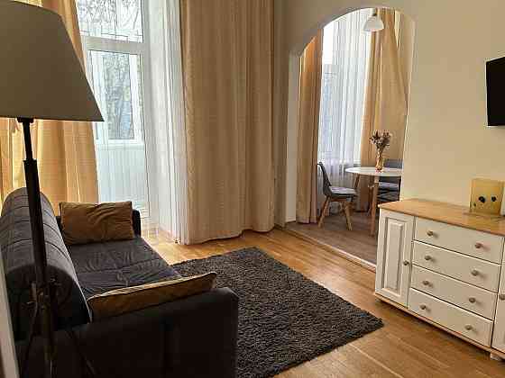 2-кімнатна в історичному центрі Києва (безпечна, затишна). Киев