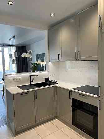 Оренда 2-кімн сучасної квартири в енергонезалежному будинку біля парку Киев