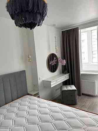 Оренда 2-кімн сучасної квартири в енергонезалежному будинку біля парку Киев